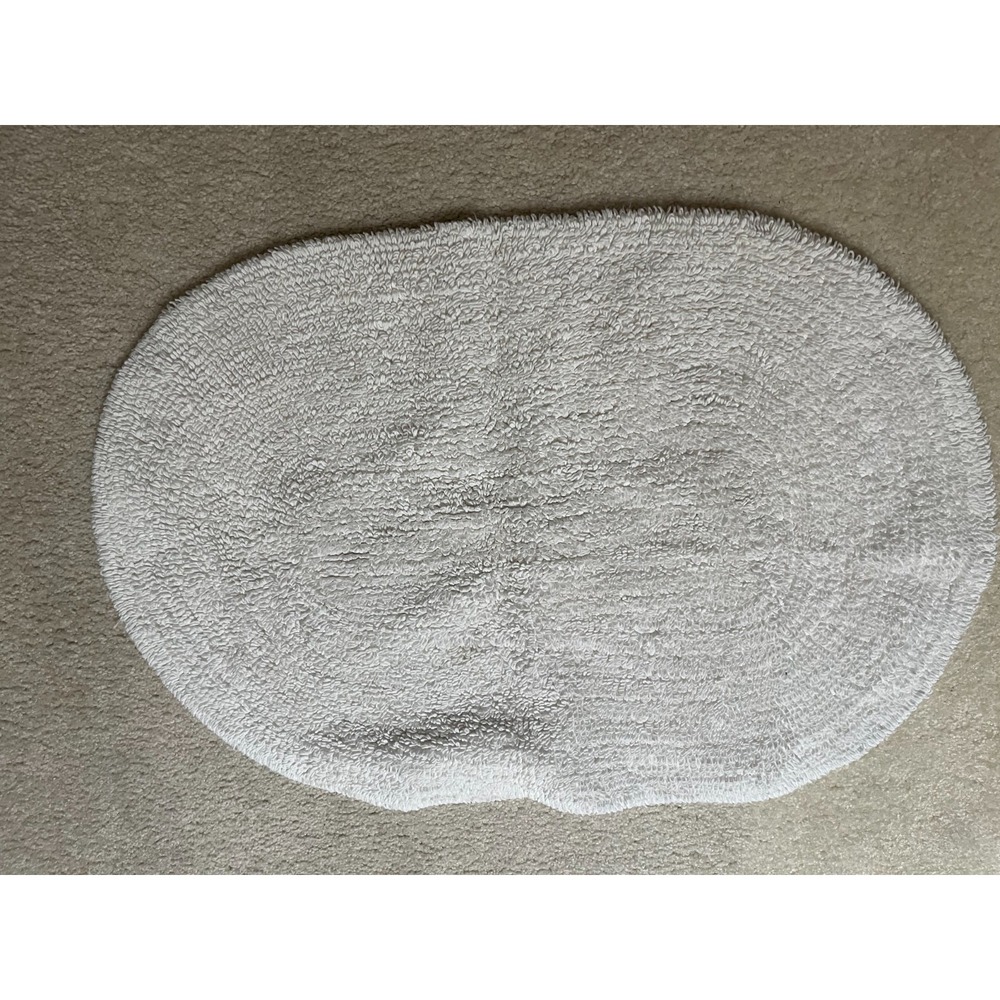 Plush White Oval Bath Rug 30.5"x21" Soft Absorbent Bathroom Mat Modern